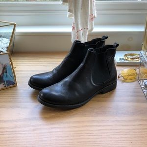 Dune London Chelsea boots